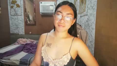 Snapshot of asian_rhean chatting on October 29, 1:21 am Rhean online show from October 29, 1:21 am