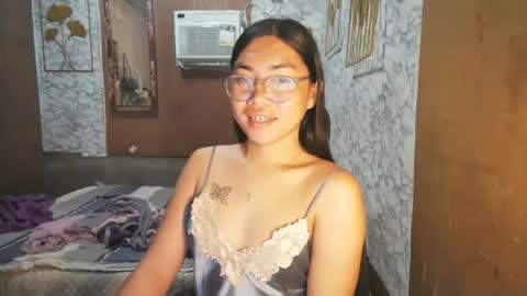 Snapshot of asian_rhean chatting on October 20, 12:24 am Rhean online show from October 20, 12:24 am