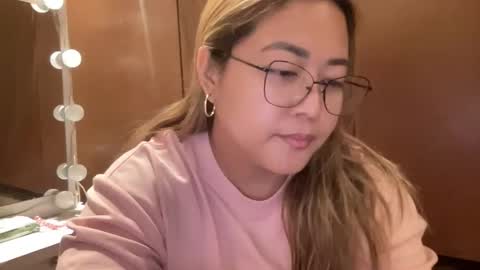 Curvy online show from May 20, 3:20 pm
