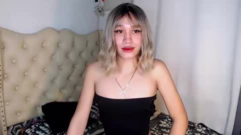 asianpetite_ivy online show from December 19, 7:55 am