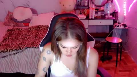 Snapshot of asiawynwynxx chatting on September 10, 11:27 pm asiawynwynxx online show from September 10, 11:27 pm