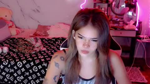 Snapshot of asiawynwynxx chatting on September 16, 11:46 pm asiawynwynxx online show from September 16, 11:46 pm