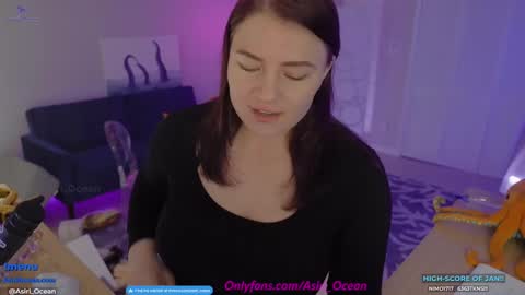 Snapshot of asiri_ocean chatting on January 27, 4:41 am Asiri pronounced Ah-siri Please no nicknames 3 online show from January 27, 4:41 am