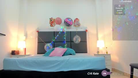  Aslhyn  online show from December 5, 8:55 pm