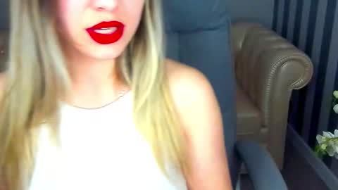 Snapshot of astraluxe_ chatting on February 23, 1:45 pm Asta online show from February 23, 1:45 pm