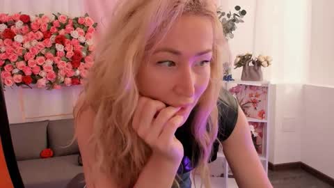 astramonroe online show from March 26, 3:41 am