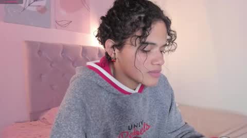 Snapshot of atenajb chatting on October 27, 5:25 am ATENA online show from October 27, 5:25 am