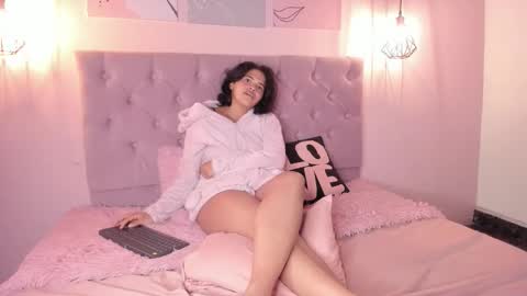 Snapshot of atenajb chatting on October 19, 7:32 am ATENA online show from October 19, 7:32 am