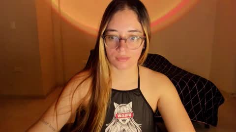 Snapshot of atenas__05 chatting on October 6, 9:37 am atenas online show from October 6, 9:37 am