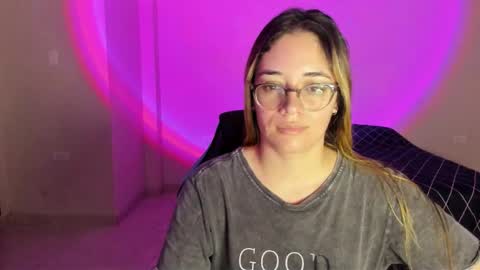 Snapshot of atenas__05 chatting on October 15, 10:18 am atenas online show from October 15, 10:18 am