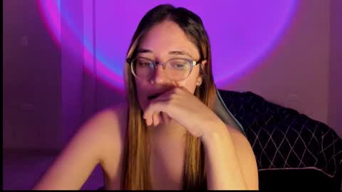 Snapshot of atenas__05 chatting on October 18, 9:34 am atenas online show from October 18, 9:34 am