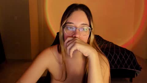 Snapshot of atenas__05 chatting on October 20, 9:56 am atenas online show from October 20, 9:56 am