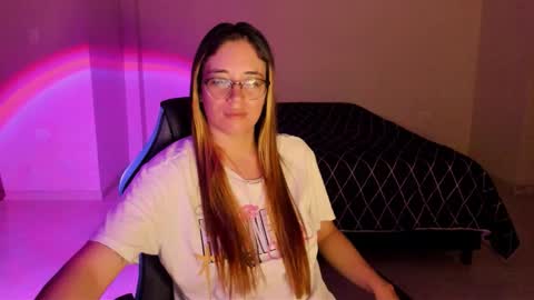 Snapshot of atenas__05 chatting on October 4, 9:26 am atenas online show from October 4, 9:26 am