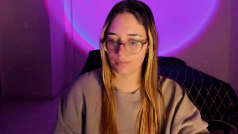 Snapshot of atenas__05 chatting on October 13, 9:56 am atenas online show from October 13, 9:56 am