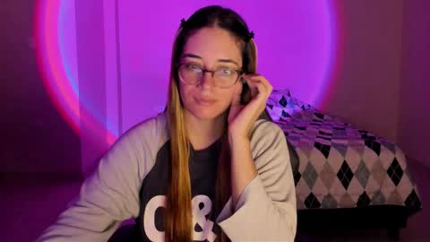 Snapshot of atenas__05 chatting on October 12, 9:55 am atenas online show from October 12, 9:55 am