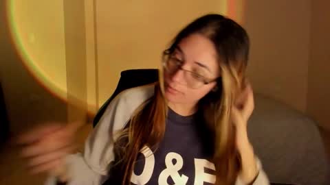 Snapshot of atenas__05 chatting on October 27, 10:00 am atenas online show from October 27, 10:00 am