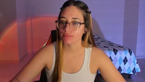 Snapshot of atenas__05 chatting on September 21, 9:41 am atenas online show from September 21, 9:41 am