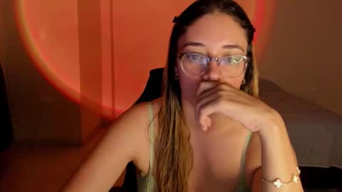 Snapshot of atenas__05 chatting on October 26, 10:00 am atenas online show from October 26, 10:00 am