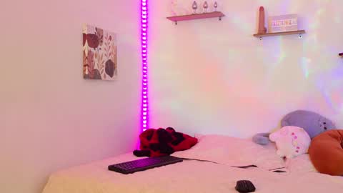 ATENEA MAKRI online show from January 4, 6:30 am