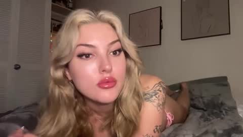 athenasnowxo online show from December 4, 5:44 pm
