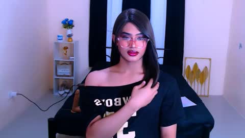 Snapshot of athisamoore chatting on October 25, 6:48 pm MARCUS FOLLOW ME online show from October 25, 6:48 pm