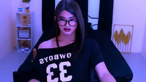 Snapshot of athisamoore chatting on October 27, 7:52 pm MARCUS FOLLOW ME online show from October 27, 7:52 pm