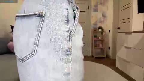 Jolyn online show from February 19, 6:13 am