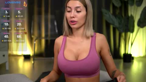 Isabella online show from December 4, 9:11 am