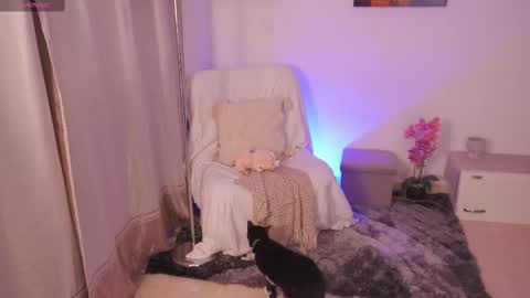 Snapshot of aura_sensual chatting on October 1, 11:42 pm . online show from October 1, 11:42 pm