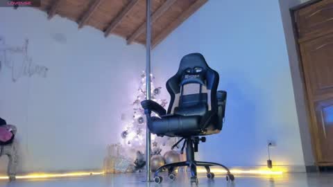 aura online show from December 11, 5:10 am