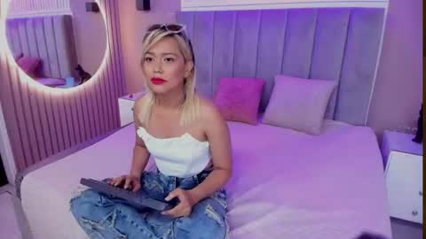aurora_blonde online show from July 17, 9:29 pm