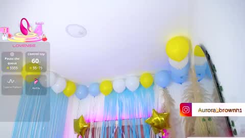 Snapshot of aurora_brown chatting on October 2, 5:23 am Aurora online show from October 2, 5:23 am