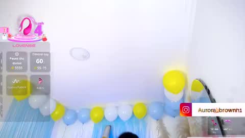 Snapshot of aurora_brown chatting on September 30, 4:51 am Aurora online show from September 30, 4:51 am