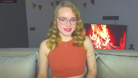Kate online show from December 4, 3:54 pm