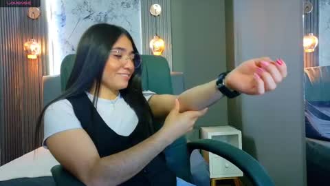 Snapshot of aurora_jones1 chatting on October 6, 3:56 am Aurora online show from October 6, 3:56 am