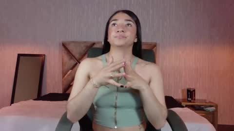 Snapshot of aurora_jones1 chatting on October 15, 5:43 am Aurora online show from October 15, 5:43 am