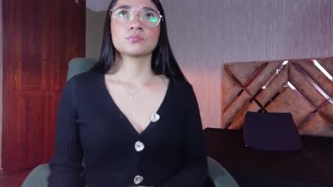 Snapshot of aurora_jones1 chatting on October 28, 4:07 am Aurora online show from October 28, 4:07 am