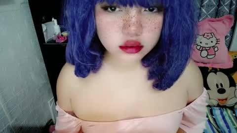 cute online show from December 12, 4:32 pm