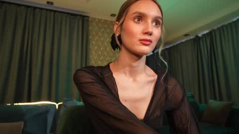 Snapshot of aurora_the_ballerina chatting on January 20, 6:42 am Aurora online show from January 20, 6:42 am