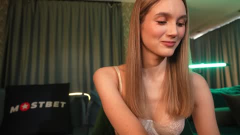 Snapshot of aurora_the_ballerina chatting on January 12, 6:06 am Aurora online show from January 12, 6:06 am