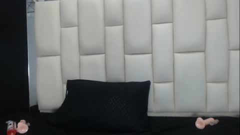 auroraa_miller online show from December 19, 12:23 pm