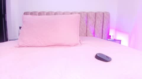 auroraa_miller online show from November 22, 11:57 am