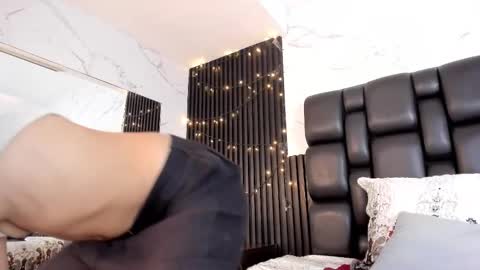 Snapshot of aurorabon chatting on October 14, 4:04 am Aurora online show from October 14, 4:04 am