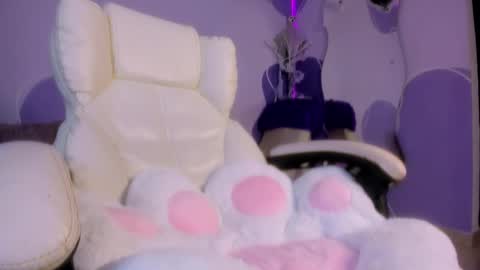 Snapshot of auroracute2 chatting on October 25, 1:52 pm auroracute2 online show from October 25, 1:52 pm