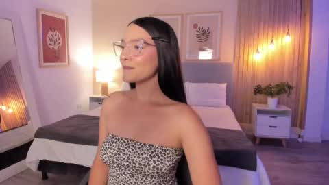 Snapshot of auroraevans__ chatting on September 9, 9:58 pm Aurora online show from September 9, 9:58 pm