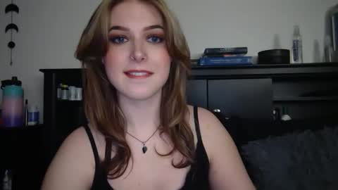 auroralightz1 online show from February 14, 3:41 am