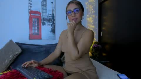 Aurora Ponce online show from February 22, 5:44 am