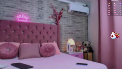 Aurora online show from December 28, 1:17 pm