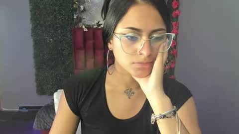 aurorasmith744 online show from March 3, 12:05 am