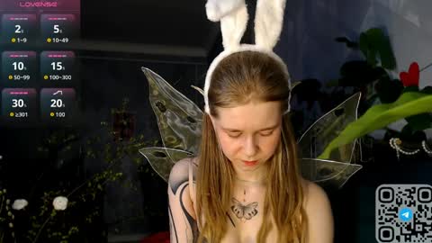 Aya online show from April 3, 7:45 pm